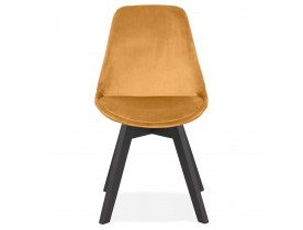 Chaise en velours moutarde 'JOE' avec structure en bois noir