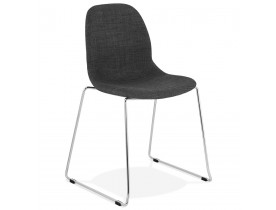 Chaise design 'DISTRIKT' en tissu gris foncé avec pieds en métal chromé