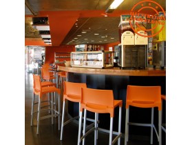 Tabouret de bar 'MATY' orange empilable extérieur et intérieur