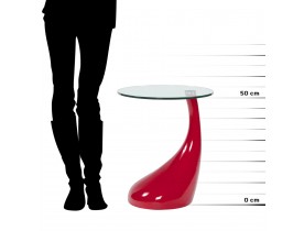 Design bijzettafel 'KOMA' met console uit doorzichtig glas en rood gelakte voet