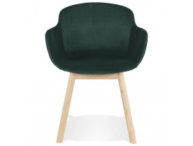 Groene fluwelen stoel 'FRIDA' met armleuningen en poten van natuurlijk hout