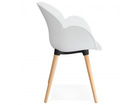 Witte stoel met Scandinavisch design ‘PICATA’ met houten poten