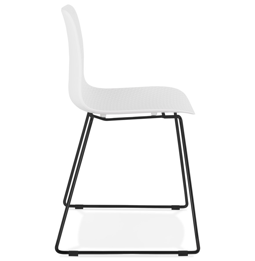 Chaise moderne 'EXPO' blanche avec pieds en métal noir vue3