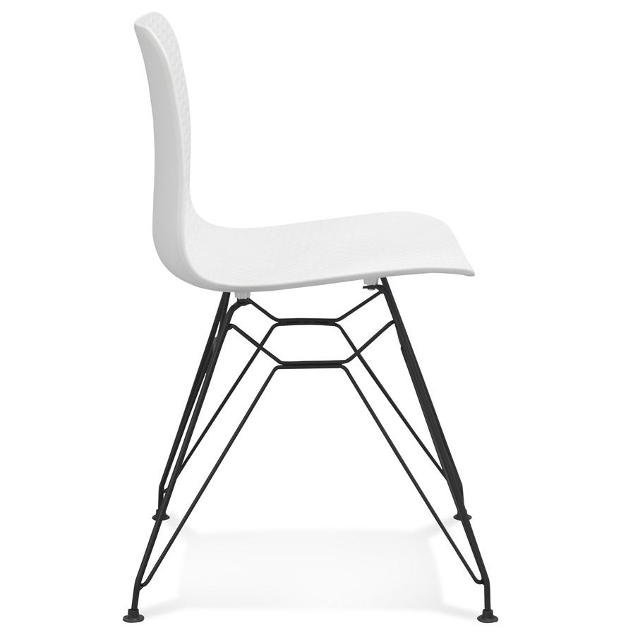Chaise design 'GAUDY' blanche style industriel avec pied en métal noir vue3