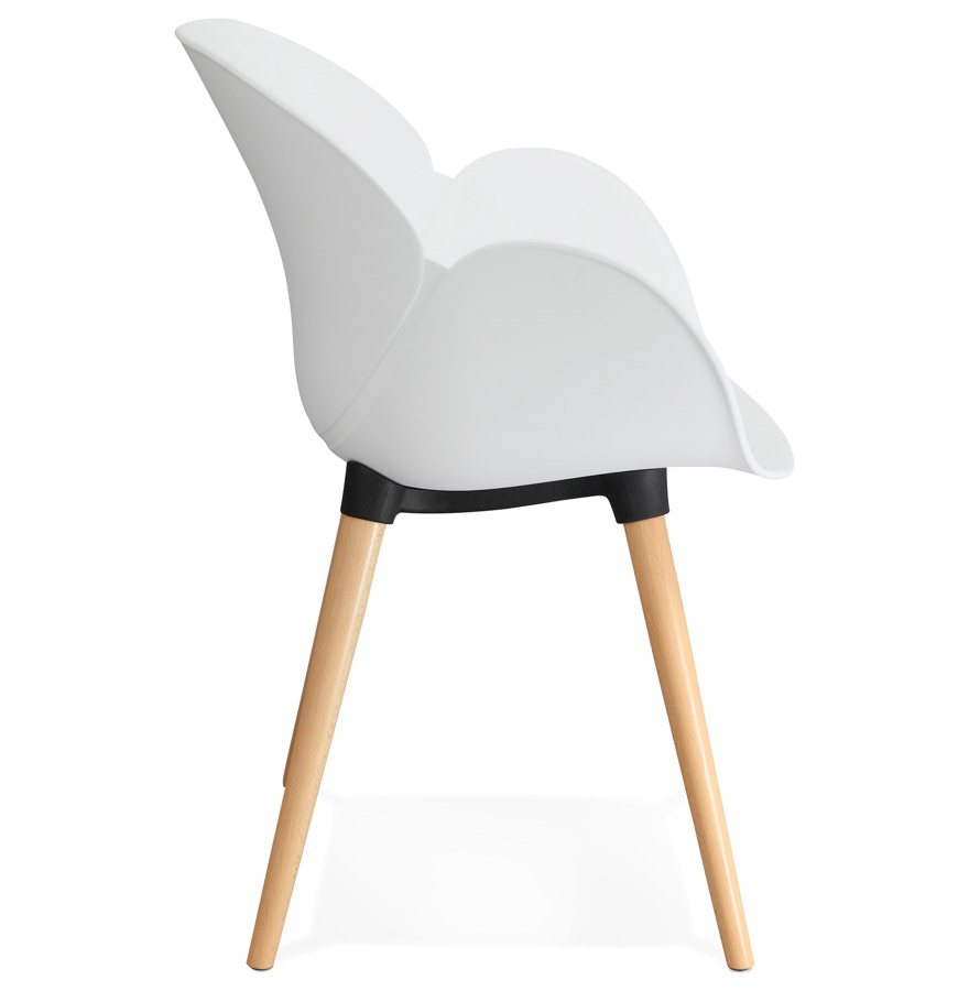 Chaise design scandinave ´PICATA´ blanche avec pieds en bois