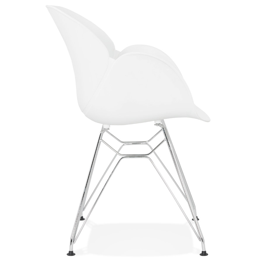 Chaise moderne ´UNAMI´ blanche en matière plastique avec pieds en métal chromé