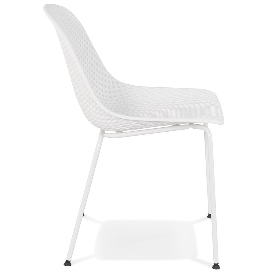 Chaise design perforée 'VIKY' blanche intérieure / extérieure vue3