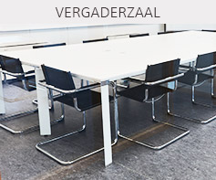 Vergadertafel en stoelen - Alterego meubilair voor bedrijven
