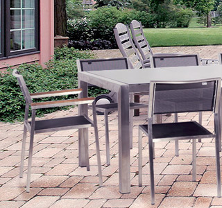 Table de jardin VILLA avec ses chaises DUPLEX et TRIPLEX.