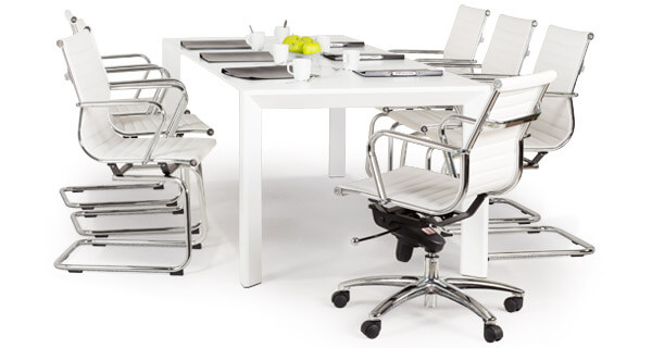 Zakelijke vergadertafel en -stoelen - Alterego Design